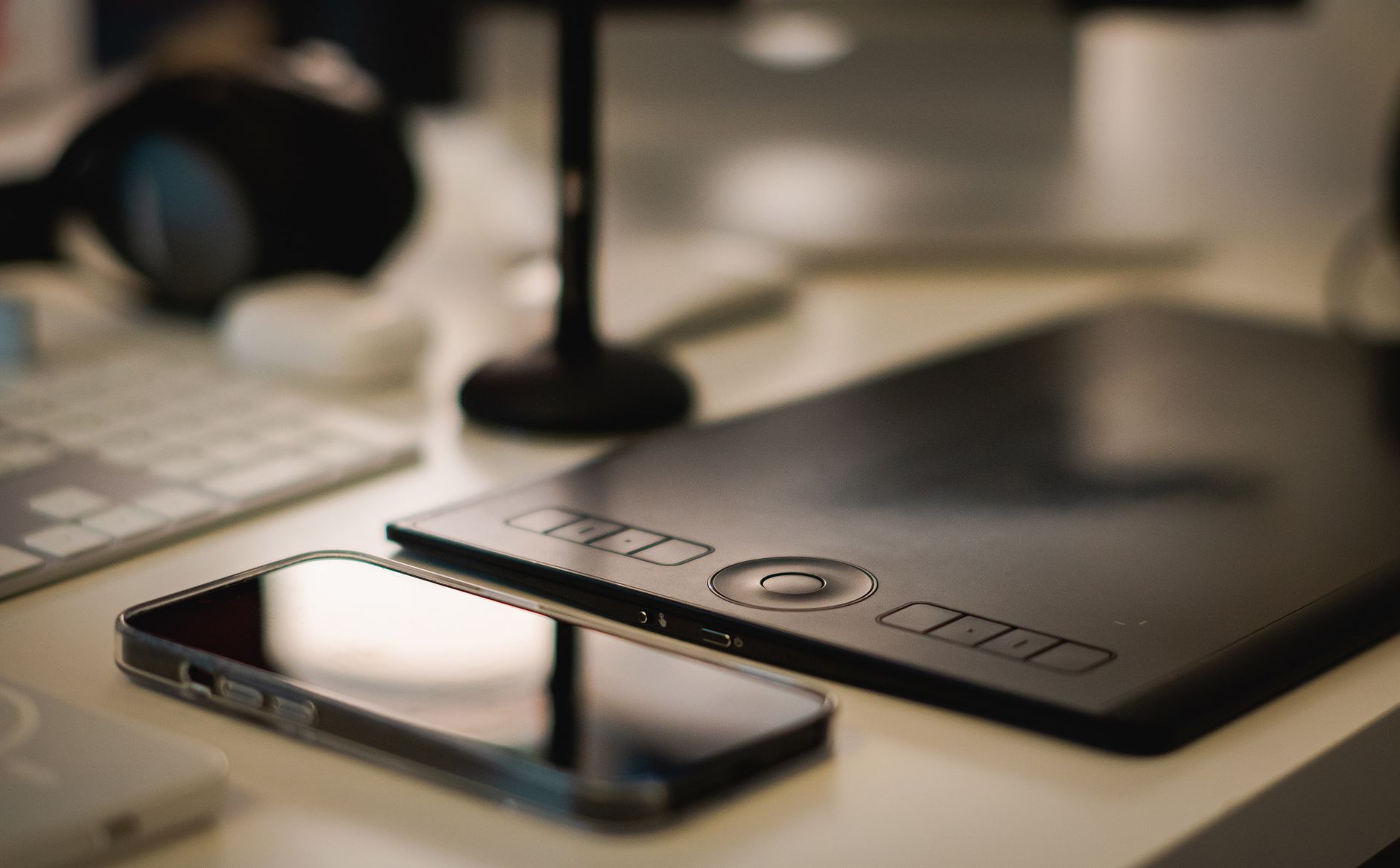 这时候互动娱乐平台的价值就体现出来了——不是替代牌桌